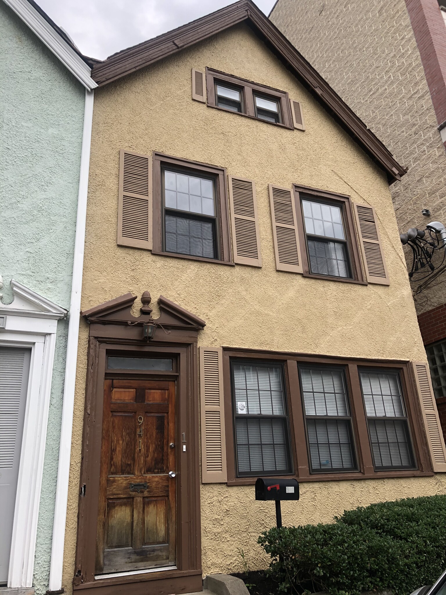 Building Photo - 941 Saint James St
