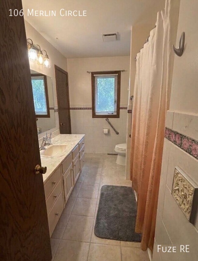 Building Photo - 106 Merlin Cir