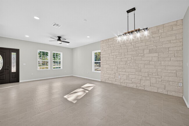 Building Photo - 10594 Rustling Oaks Dr