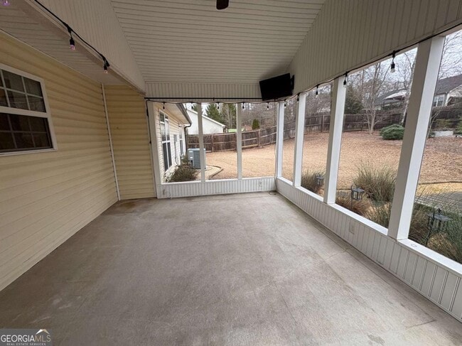 Building Photo - 616 Embassy Walk