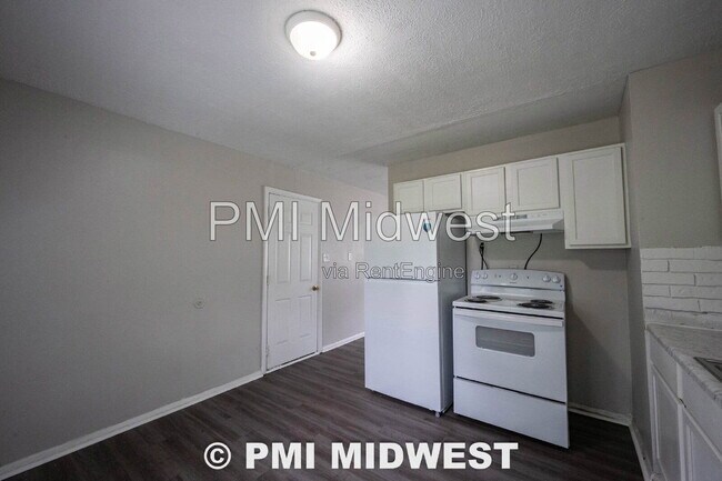Building Photo - 4939 Katherine Dr