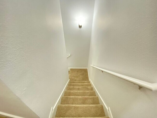 Building Photo - 6558 S Goldenrod Rd