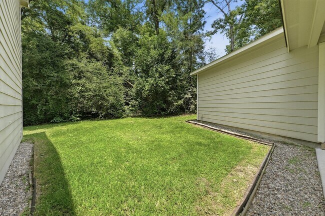Building Photo - 15621 Northland Dr
