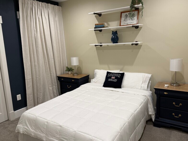 Lower Level Queen Bedroom - 1232 I St NE