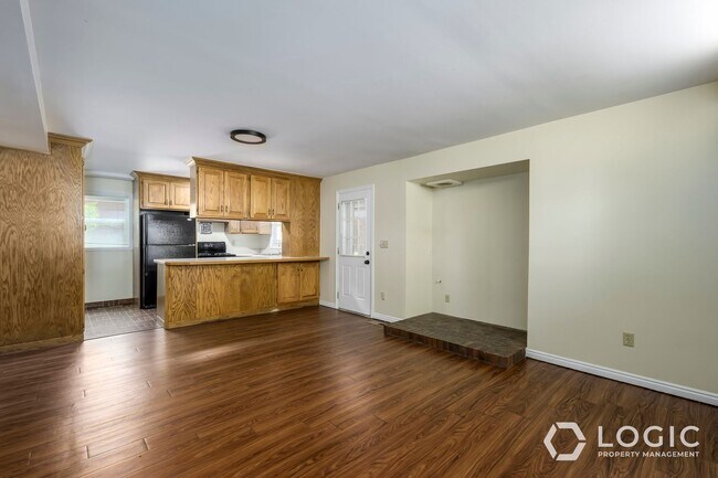 Building Photo - 5613/5617 S 1250 E