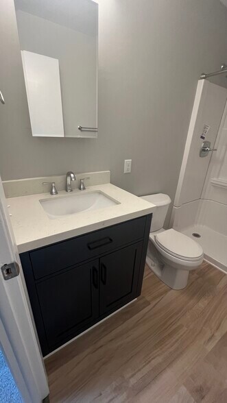 Master bath - 90 High Path Rd