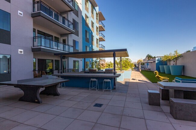 Building Photo - Stunning 2 bedroom with a Den at Edison Midtown!!!  Available June 1st!!!  Like living at a Resor...