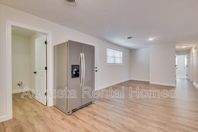 Building Photo - 2336 Prague Ct