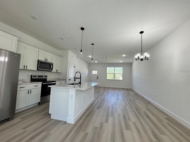 Building Photo - 7185 N Tallwood Dr