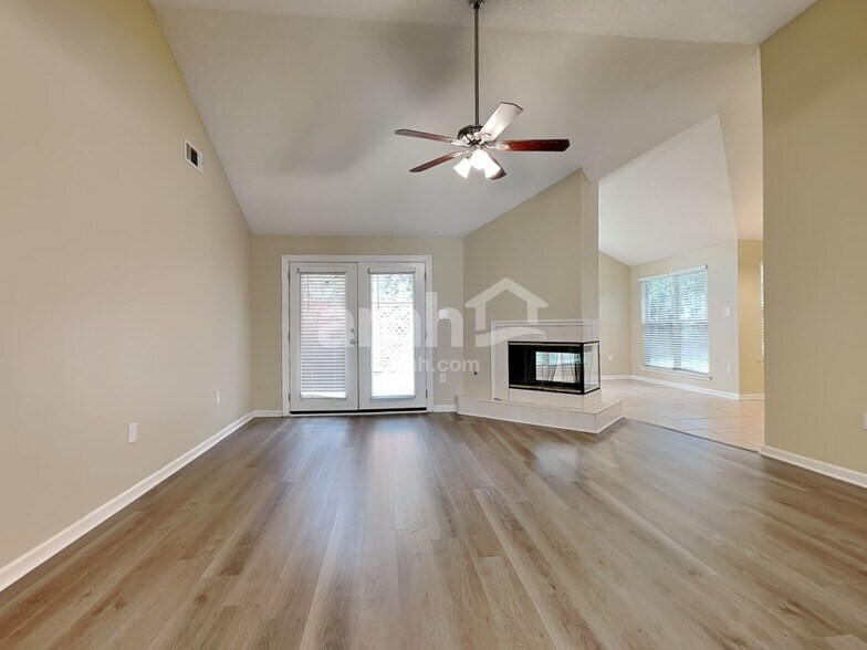 Building Photo - 138 Lions Gate Rd