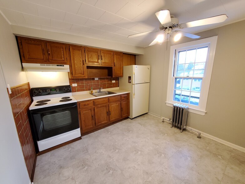 Building Photo - 396 W Clements Bridge Rd