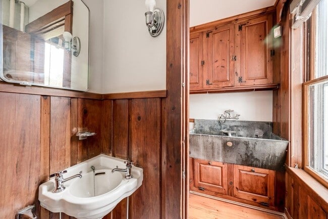 Building Photo - 110 Exeter Rd