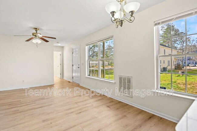 Building Photo - 131 Boone St