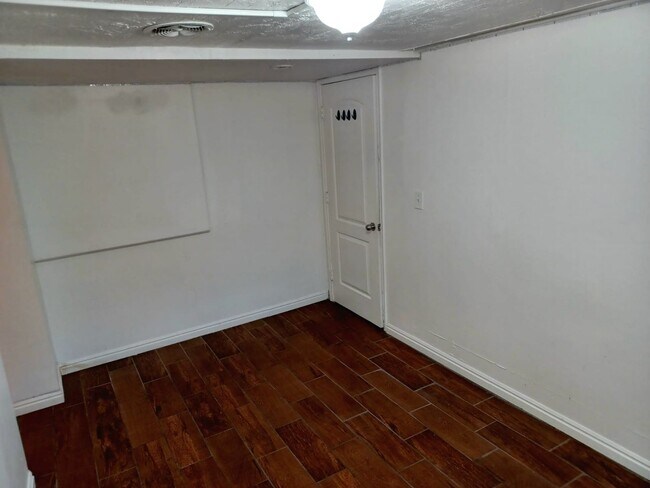 Building Photo - 1300 E Duplex