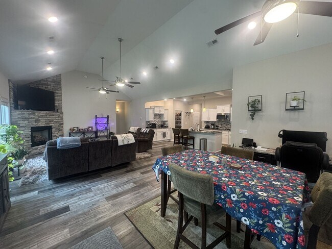 Building Photo - 280 Bluebriar Trace