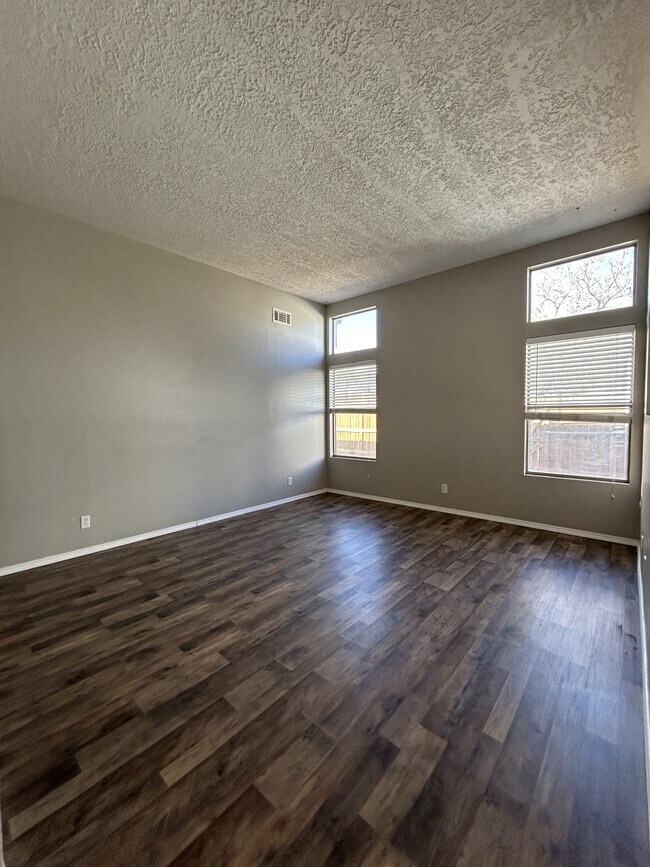 Building Photo - 1464 Lil Ave NE