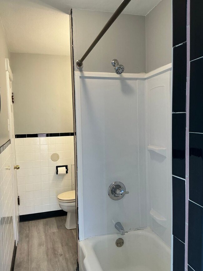 Building Photo - 160 S Main St