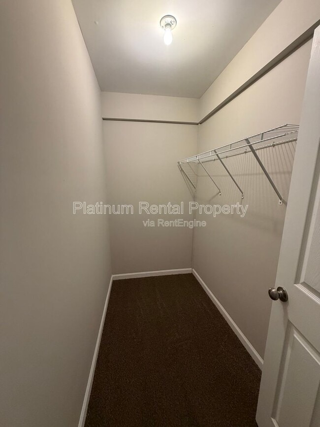 Building Photo - 209 Briarwood Dr