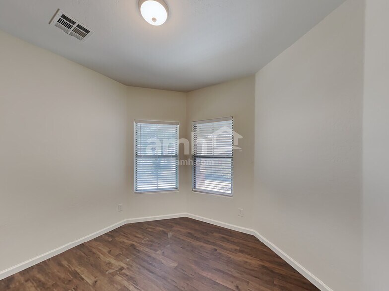 Building Photo - 14847 W Windrose Dr