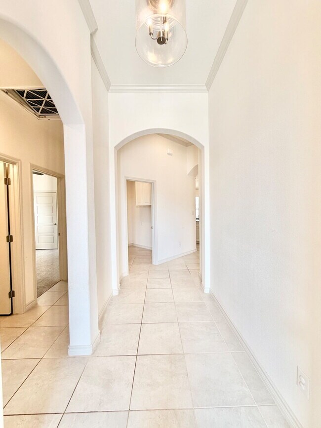 Building Photo - "Charming 3-Bedroom Oasis with 2 Full Baths in Odessa's Heart – Expansive 1895 Sq. Ft.!"