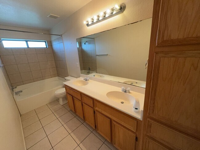 Building Photo - 1302 Nicholas Cir