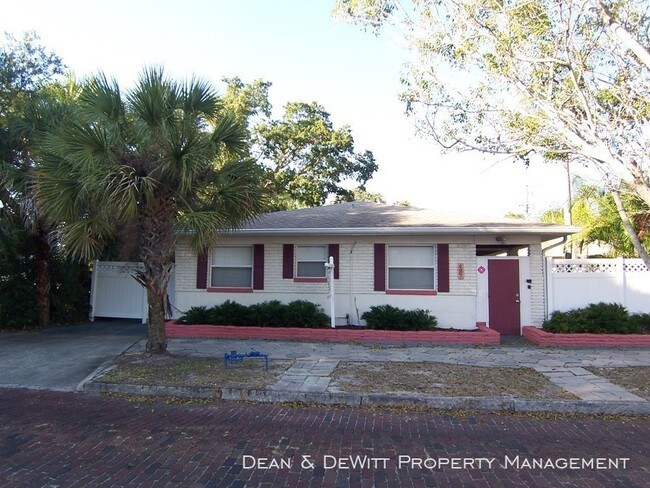 Building Photo - 427 8th Ave N