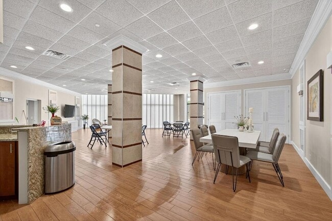 Building Photo - 9650 S Ocean Dr