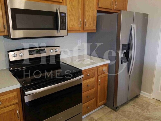 Building Photo - 3380 Chadbury Dr NW