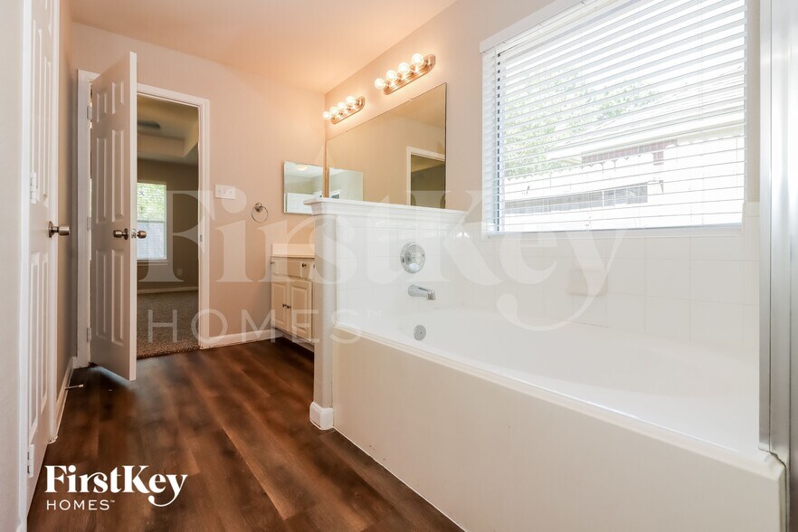 Building Photo - 4515 Bridgevillage Dr