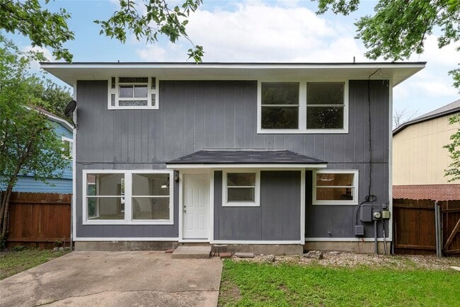 Building Photo - 13701 Cambourne Dr