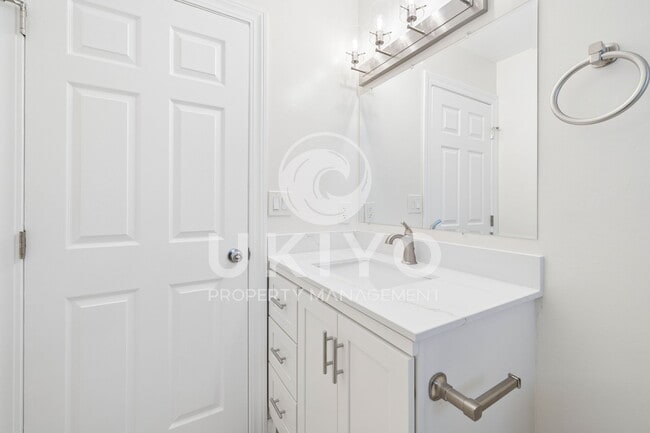 Building Photo - 3007 Nicol Ave