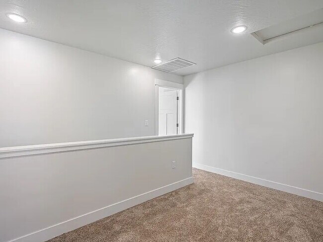 Building Photo - Charming Brand New Cedar City Townhouse: 2 Master bedrooms with ensuite bathrooms. Pet Friendly!