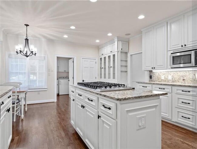 Building Photo - 755 River Gate Dr