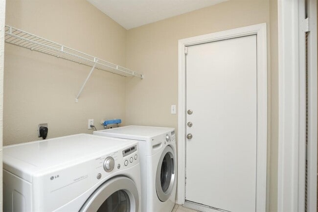 Building Photo - 15822 Whipple Tree Dr