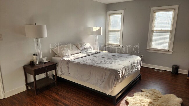 Building Photo - 2018 Cambridge Dr