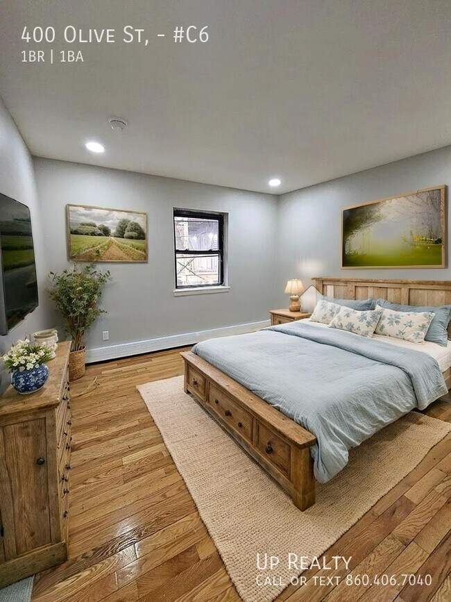 Building Photo - 400 Olive St