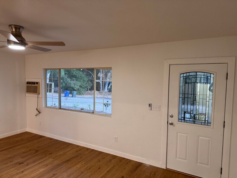 Building Photo - 1373 Real Way Ln
