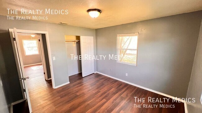 Building Photo - 1073 Leeward Dr