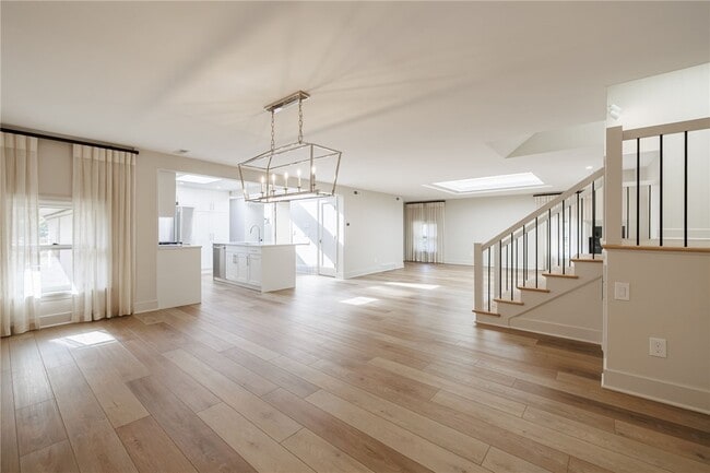 Building Photo - 1397 East Ave