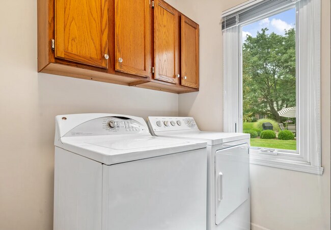 Building Photo - Beautiful Brick 4 Bed 3 Bath Home in Carmel Available Now!