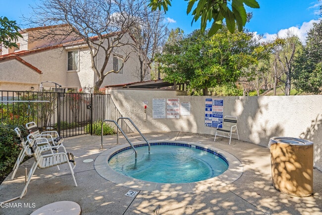 Building Photo - 501 Via Colinas