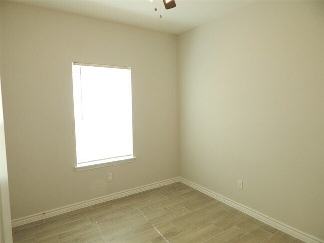 Building Photo - 230 Northlawn St