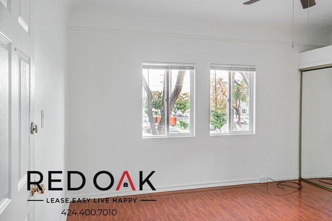 Building Photo - 456-460 Cowles