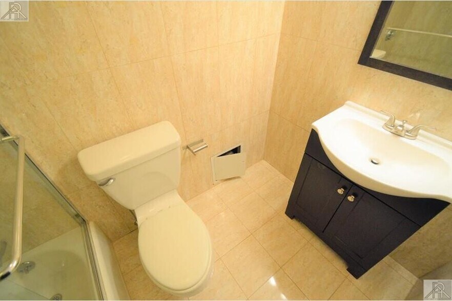 Building Photo - 73 Thatcher St