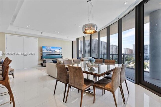 Building Photo - 17475 Collins Ave