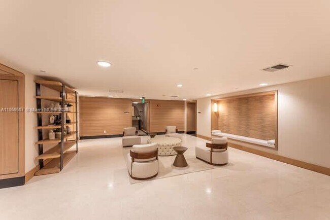 Building Photo - 445 Grand Bay Dr