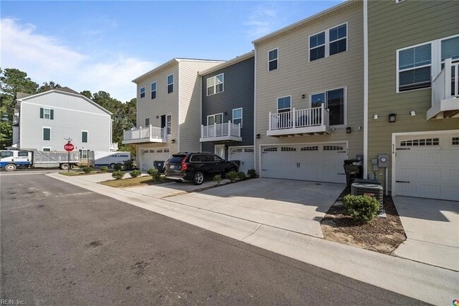 Building Photo - 512 Clara Ln