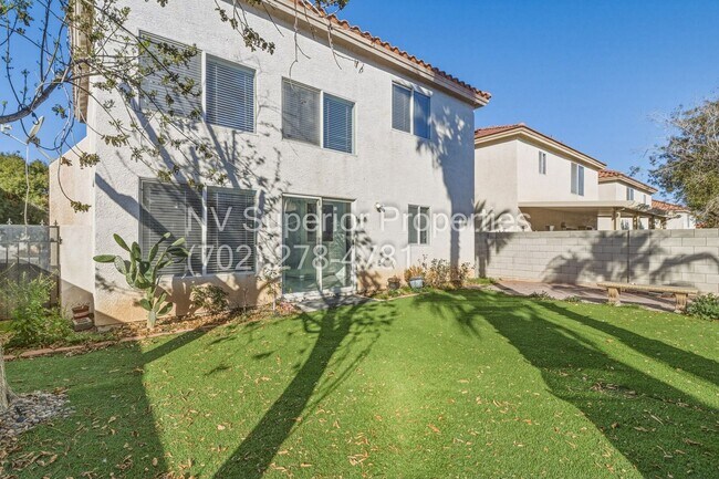 Building Photo - SE!!! 4 Bedrooms!! Master Downstairs!! No Carpet!! Synthetic Grass front and back!!