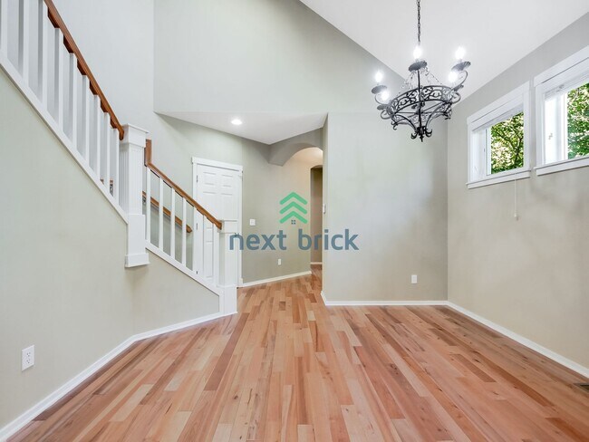 Building Photo - Rare 3 Bedroom 2.5 Bath Townhome for Rent!