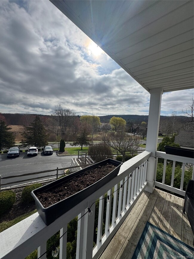 Building Photo - 17 The Knolls